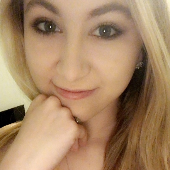 Meet your Posher, Carissa - Picture 1 of 1